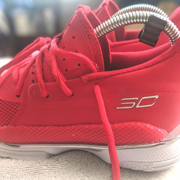 UNDER ARMOUR Men's Curry 7 Team Red White Basketball Shoe - Picture 2 of 6